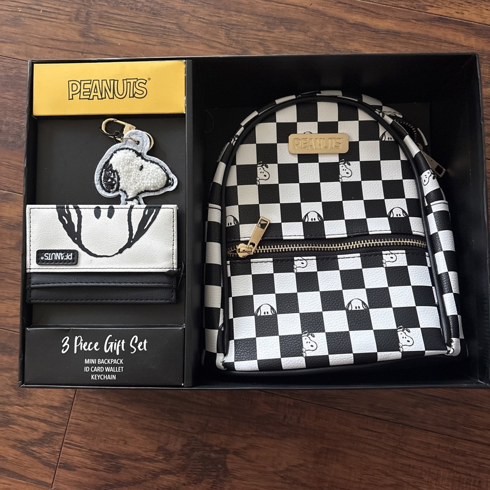 Peanuts "Snoopy" 3pc GIFT SET Bag with Mini Wallet and Keychain Bioworld